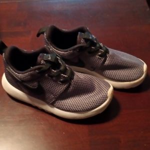 Boys Nike shoes size 10